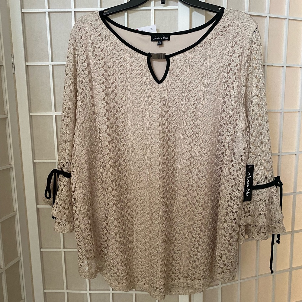 Brand new with tags still on ladies top works for the office or a night out.